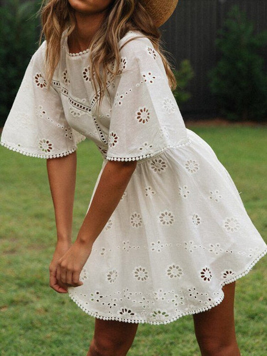 New White Summer Dress Hollow Out Casual Fashion Backless Mini Dresses Floral Embroidery Cotton Party Dress Women Robe 18504